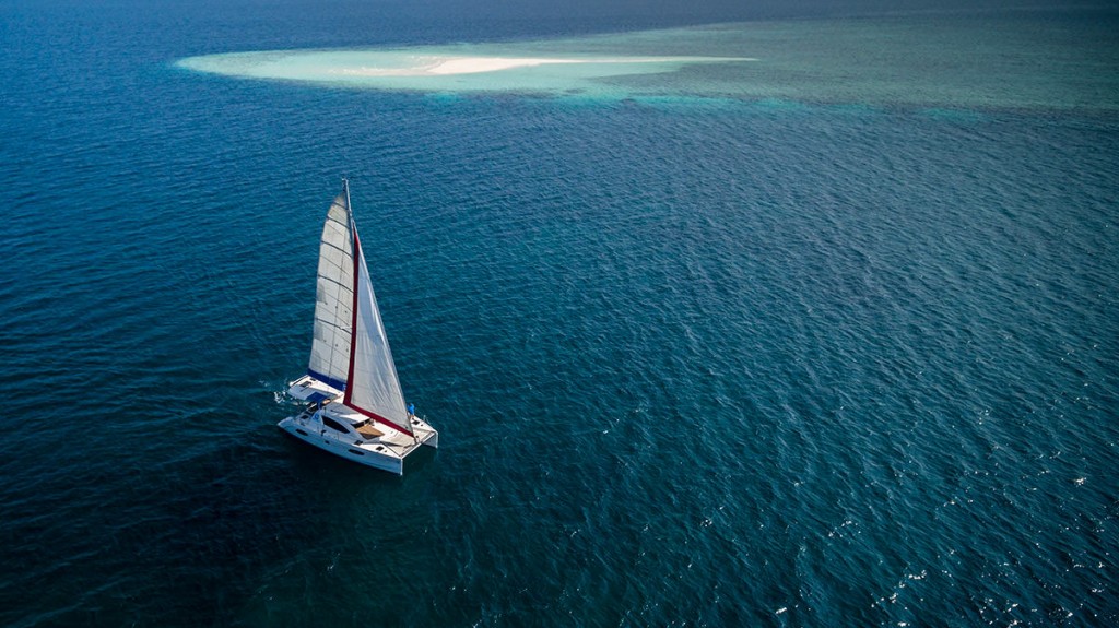 Catamaran-sailing-Maldives